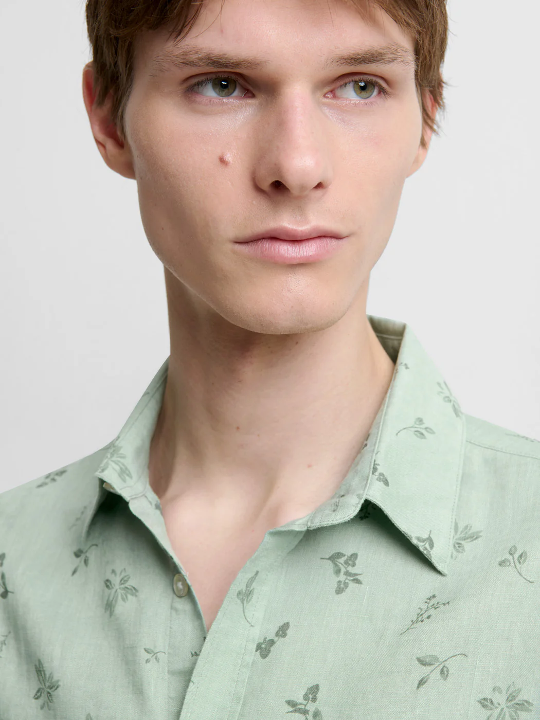 Chemise slim en lin fleurie - Image 4