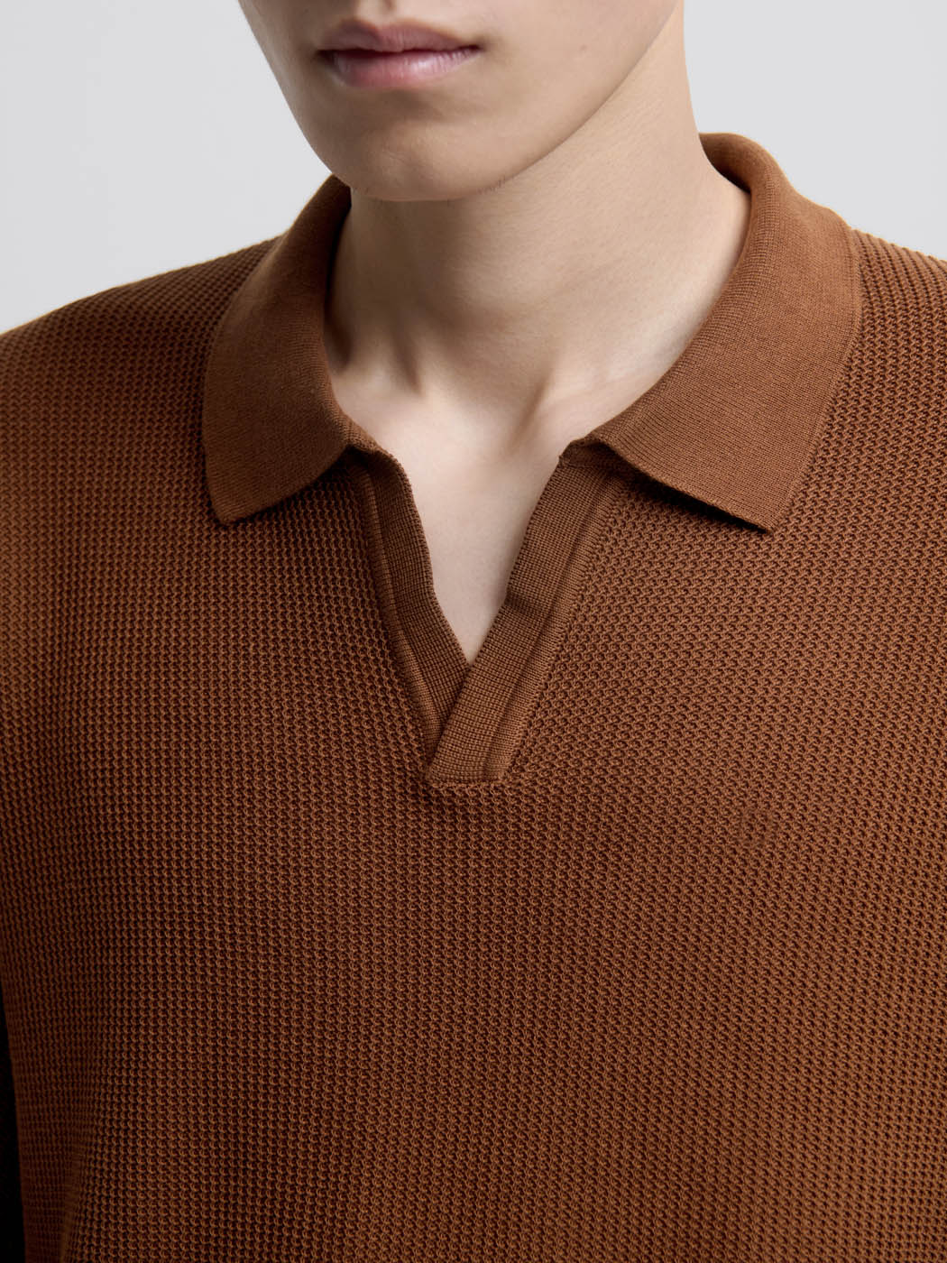 Polo maille col ouvert en coton bio - Image 5