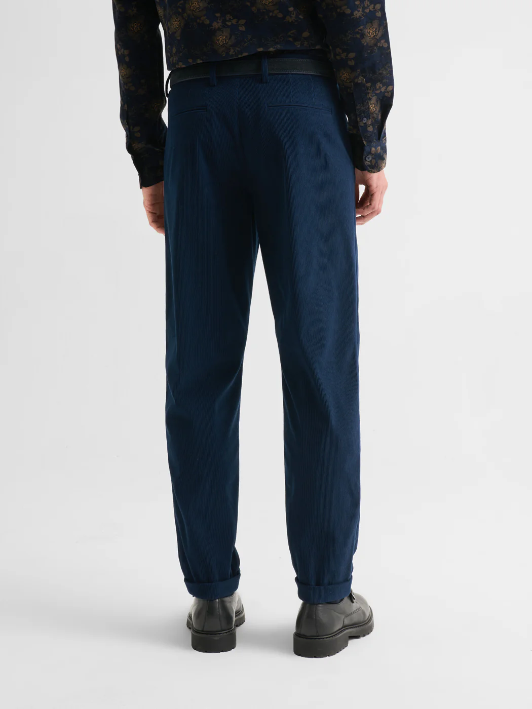 Pantalon à pinces en velours côtelé - Image 4