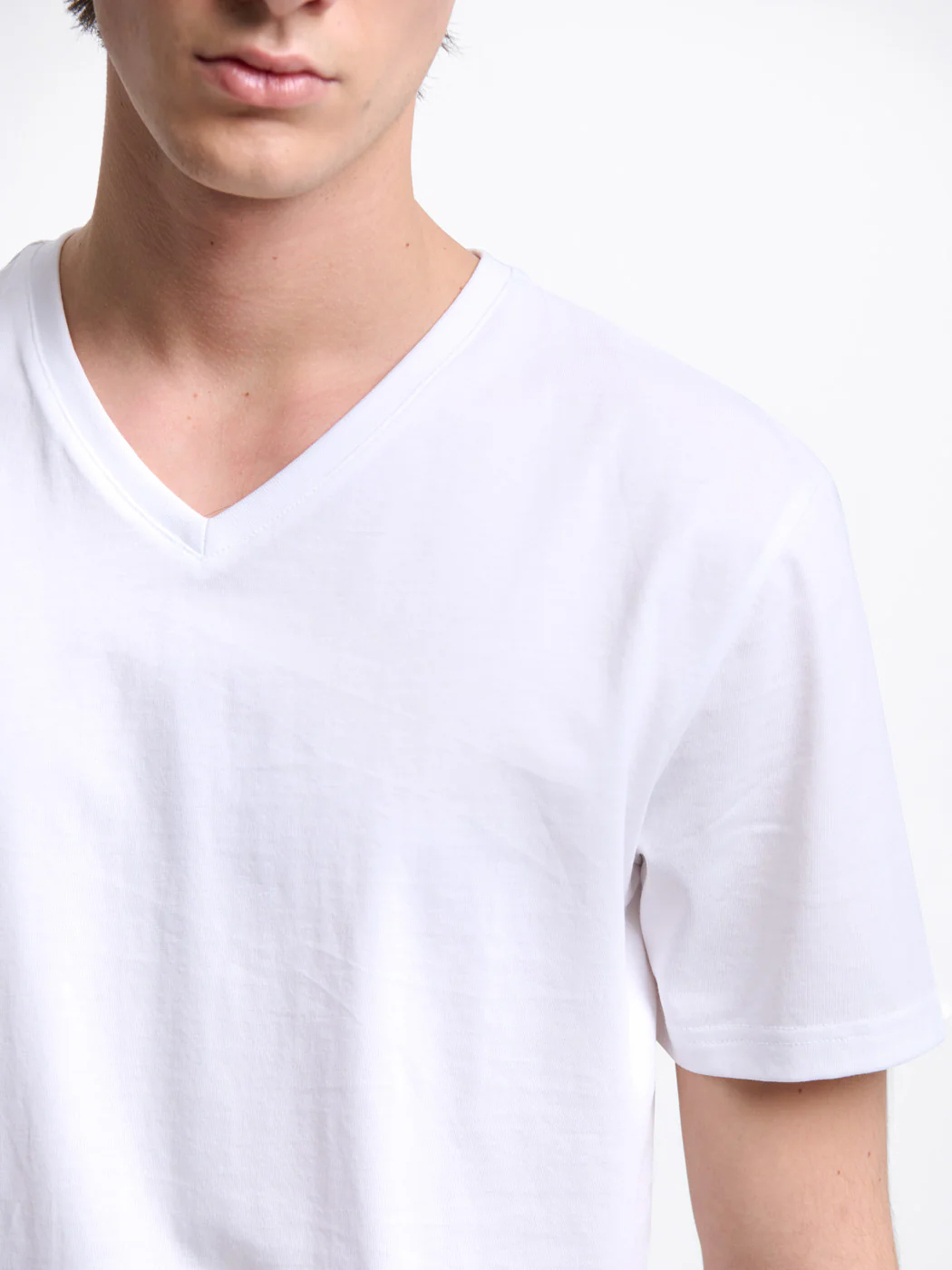 T-shirt col V en coton Supima® - Image 4