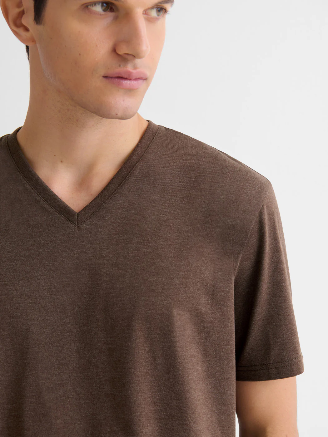 T-shirt col V Supima® - Image 5