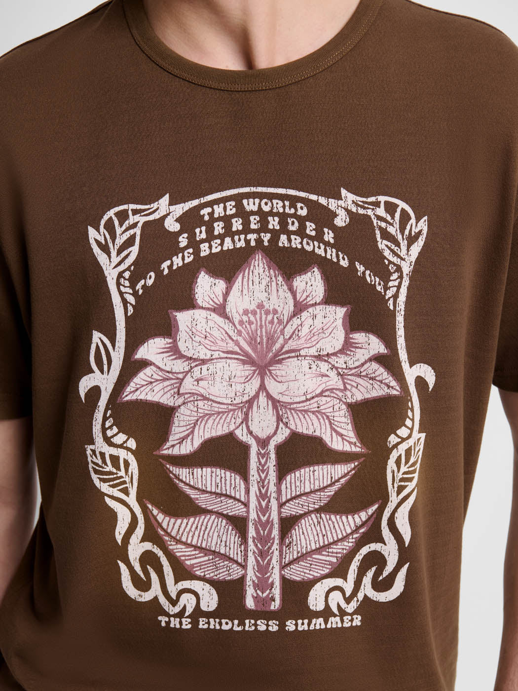 T-shirt col rond à motifs. - Image 5