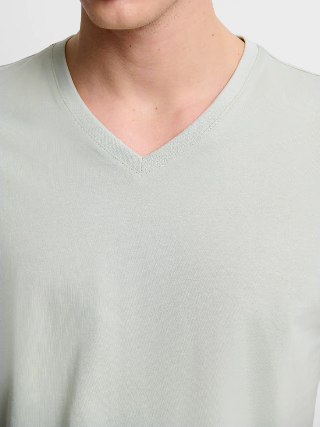 T-shirt col V en coton Supima® - Image 5