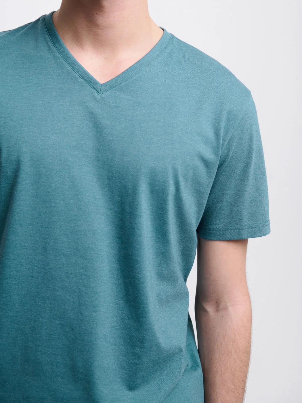 T-shirt col V en coton Supima® - Image 5