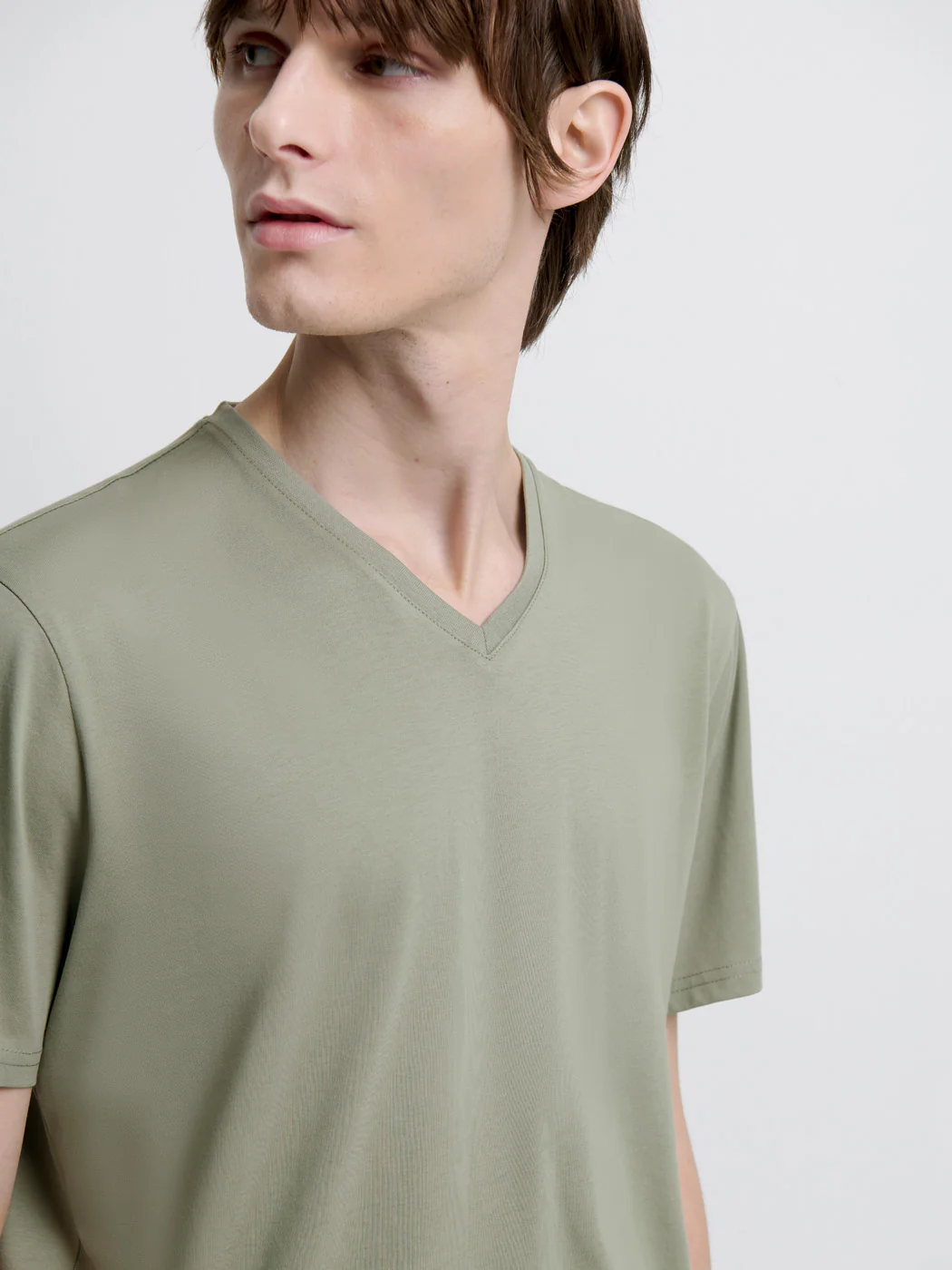 T-shirt col V en coton Supima® - Image 5