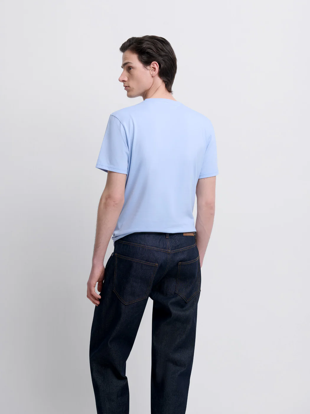 T-shirt col V en coton Supima® - Image 2