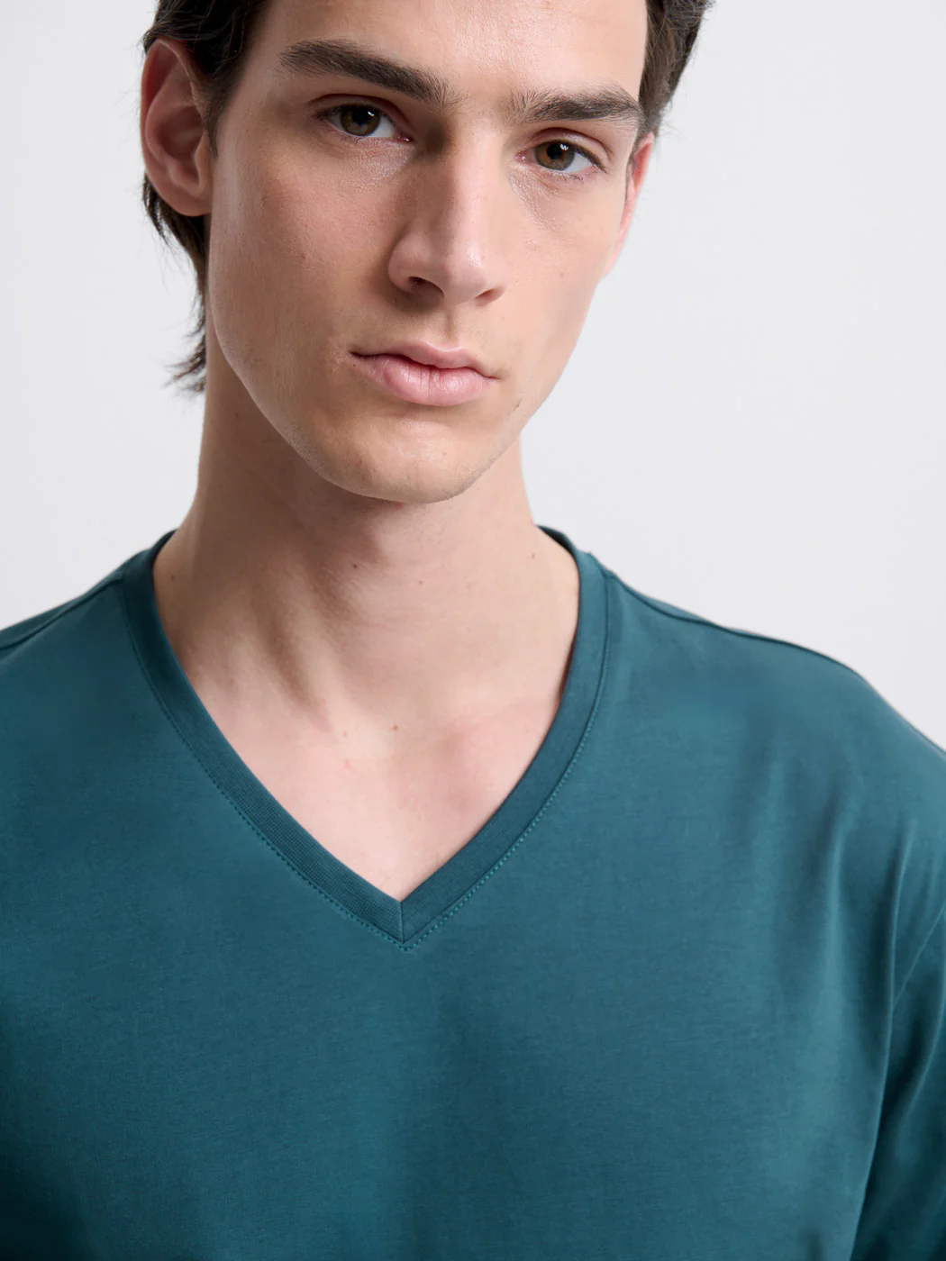 T-shirt col V en coton Supima® - Image 5